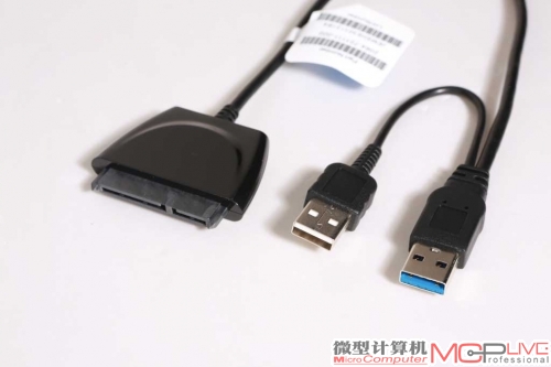 图1：支持USB 3.0/2.0转接的一体式SATA接口，能在换盘前帮助用户完成原盘拷贝，包括授权完整的原操作系统、软件等。